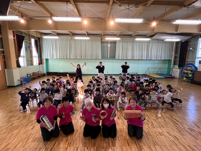 年少組 ボランティアの方によるコンサート