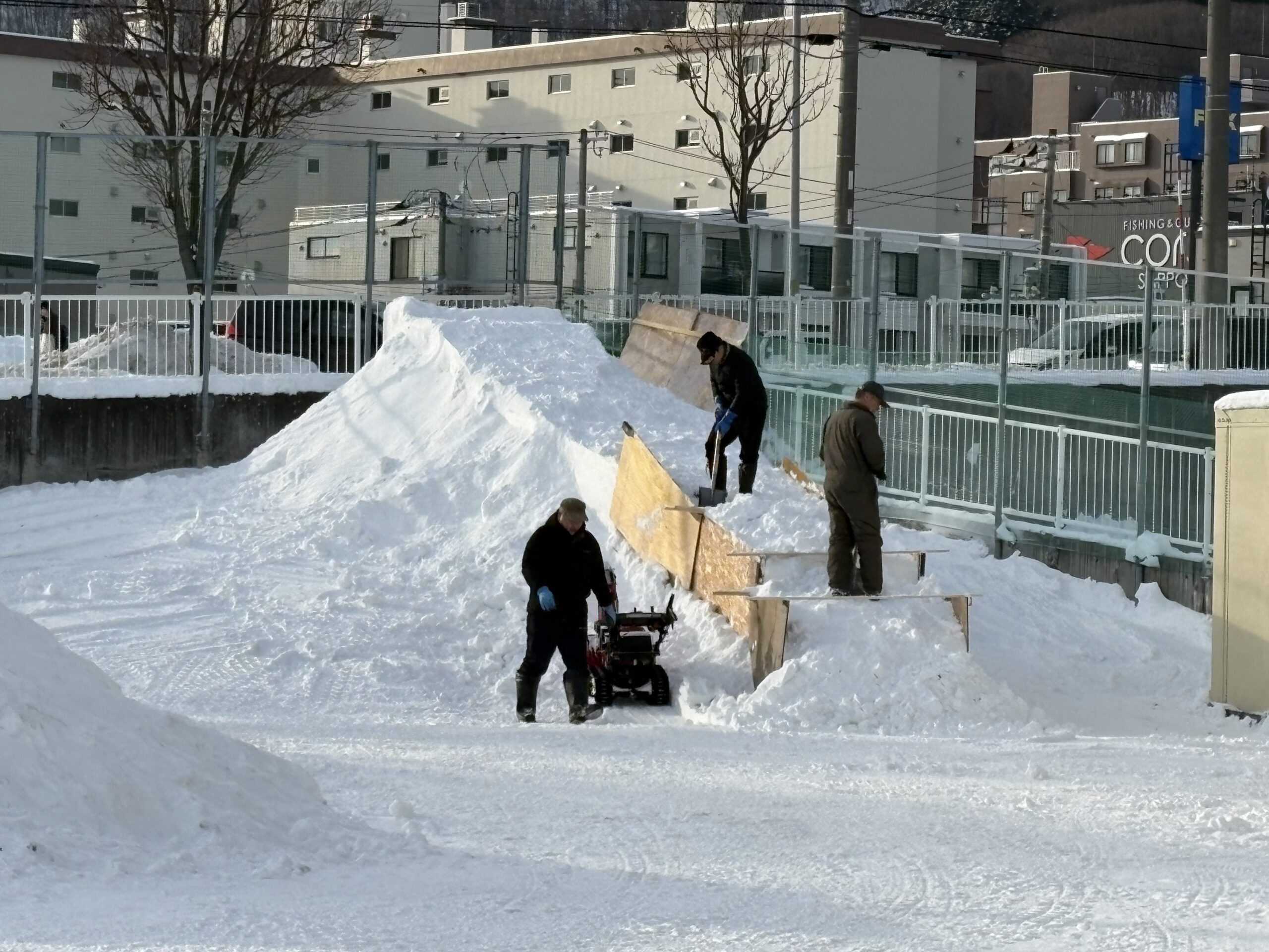 こおりのすべり台作成中!