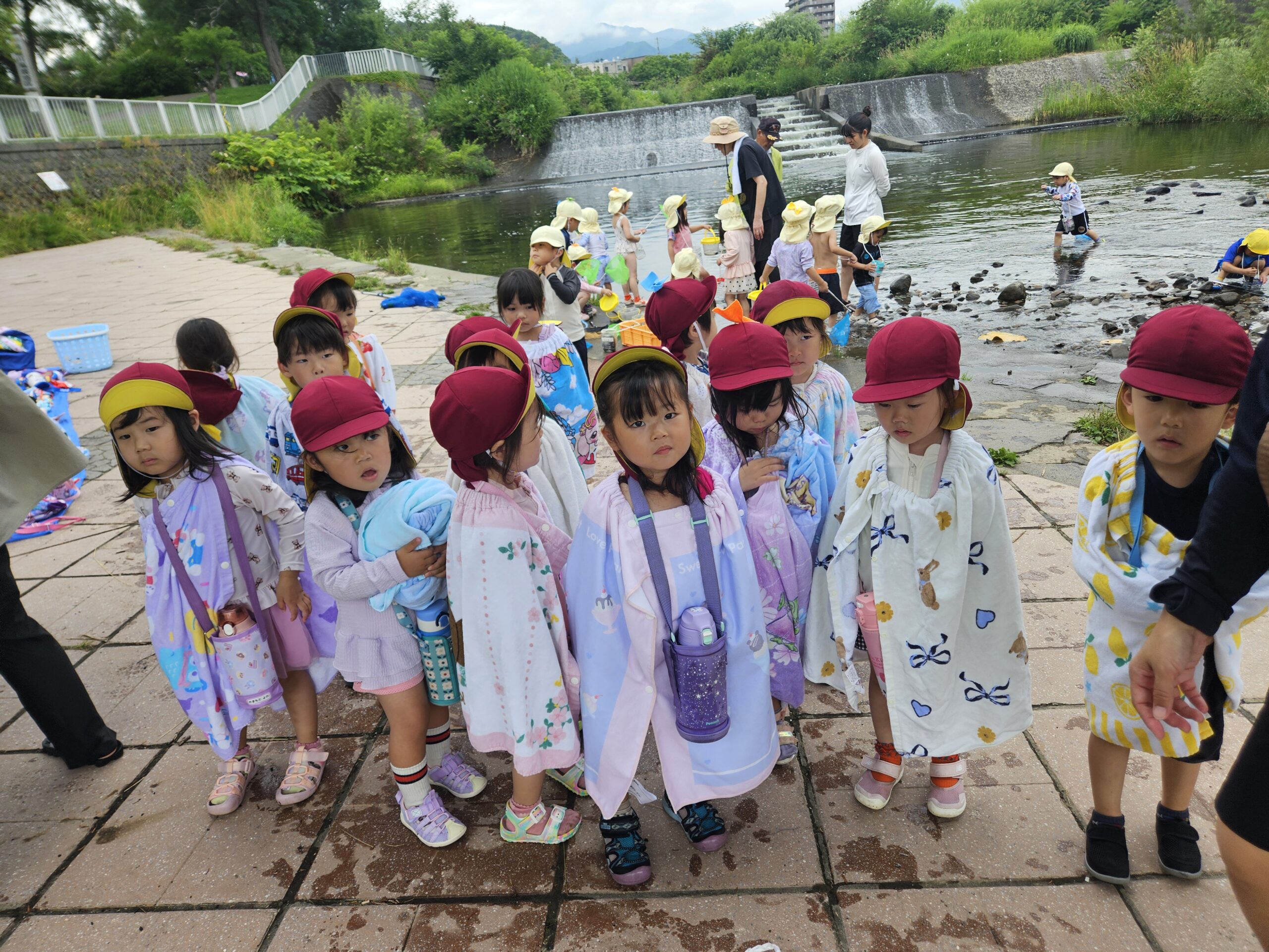 年少組 川遊びに行ってきました。